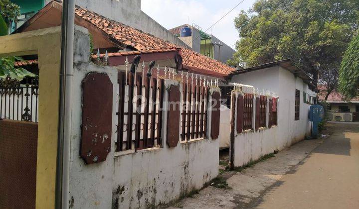 UPDATE TURUN HARGA*
DIJUAL RUMAH TUA HITUNG TANAH DEKAT PINTU TOLL DI PESANGGRAHAN JAKARTA SELATAN. 2