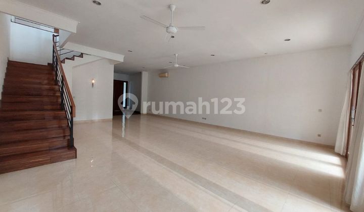 DISEWAKAN RUMAH CANTIK Di KEMANG 2