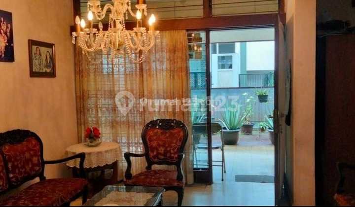 For Sale Old Livable House in Kebayoran Baru