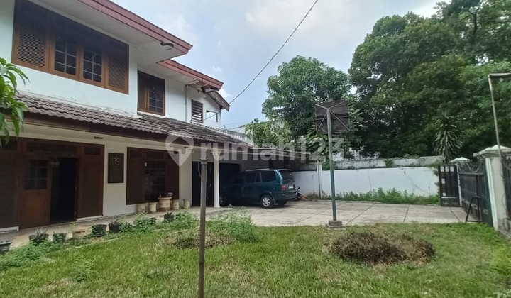 Dijual Tanah Bonus Rumah Lama Kebayoran Lama Utara Jakarta Selatan.