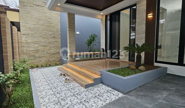 4. For Sell Brand New House Modern Design Kebayoran Baru 4. For Sell Brand New House Modern Design Kebayoran Baru