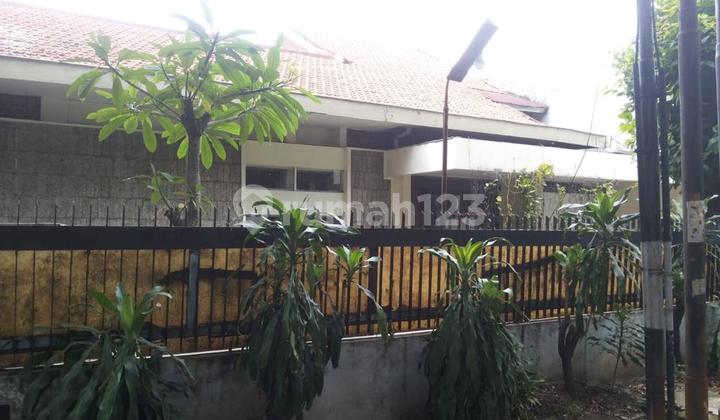 For Sale Well-Maintained Old House with Land in Kebayoran Baru For Sale Well-Maintained Old House with Land in Kebayoran Baru