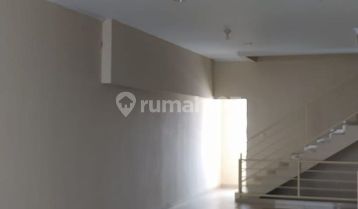 Disewakan Ruko di Jalan Holis, SHM, akses dekat tol Disewakan Ruko di Jalan Holis, SHM, akses dekat tol