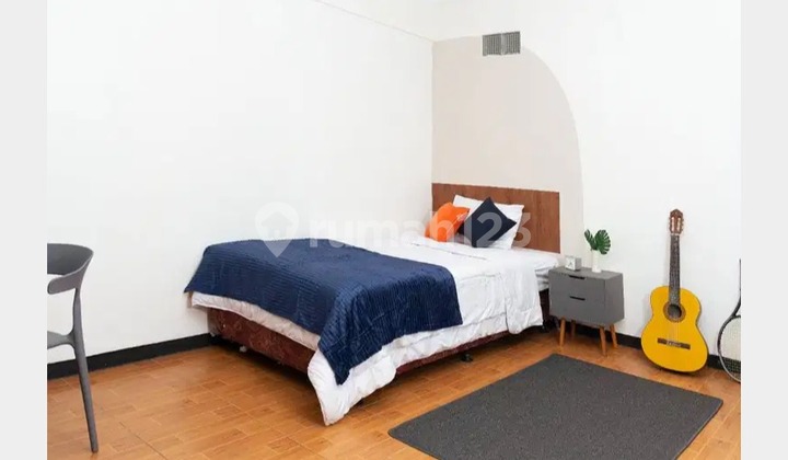 Active exclusive boarding house in Siwalankerto near Petra, Police Station, and SIER Grand Mosque. 2