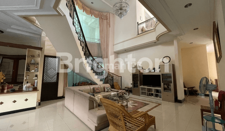 RUMAH MEWAH KLASIK 2 LANTAI FULL FURNISHED DI MANYAR JAYA, DEKAT MERR, KERTAJAYA, GALAXY MALL, TERMINAL BRATANG, RS PREMIER, UNTAG, PERBANAS, RS MENUR 2