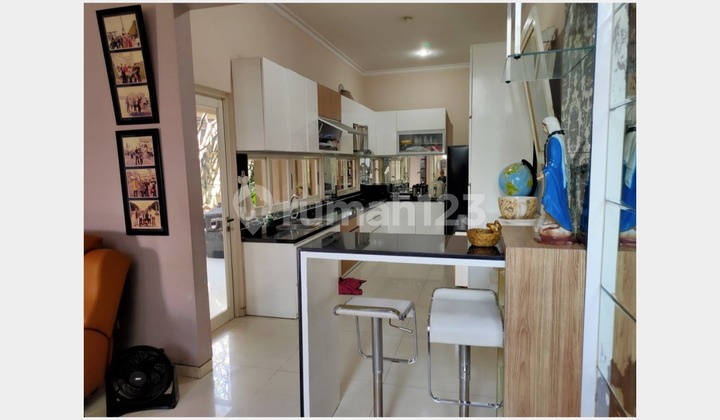 Gading Pantai - a minimalist luxury home just a step away from Raya Kenjeran near UNAIR. 2