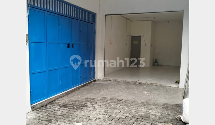 Single-story shop house in the second road area of Rungkut, close to the market, suitable for warehouse, stall, online shop, barbershop, or workshop. 2