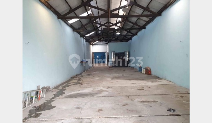 Warehouse on the second street near MERR, accessible by small trucks, suitable for workshops, online shops, and production kitchens.