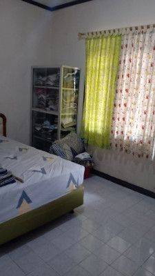 Rumah siap huni dengan bangunan kokoh, lokasi komersil dan Strategis didepan jalan raya. Cocok untuk usaha, kantor, transit gudang, kost kost-an.
 5