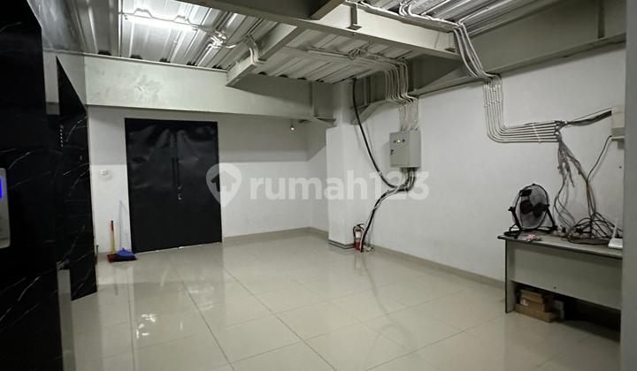 Dijual Rumah 6 Lt + Ruang Usaha Jl. Kerajinan Jakarta 2