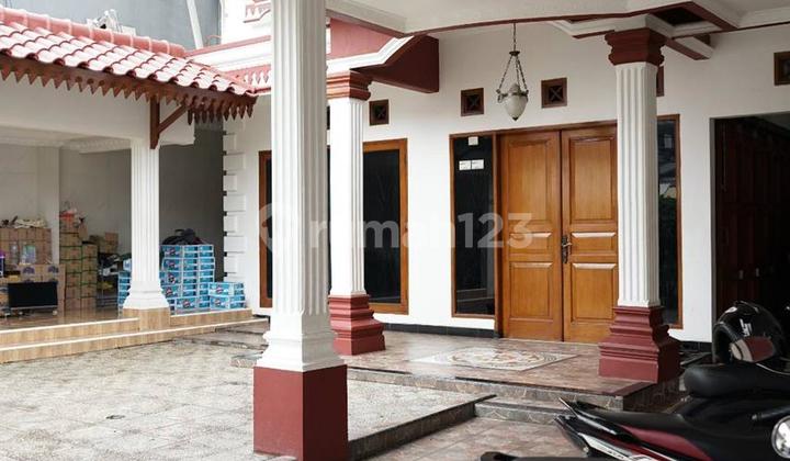 For Sale 2-Story Ready-to-Occupy House in Kebon Jeruk, West Jakarta 2