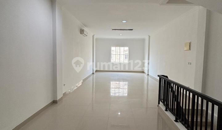 For Sale: 4-Story Shophouse, Can Be Sold Individually, CBD Green Lake City For Sale: 4-Story Shophouse, Can Be Sold Individually, CBD Green Lake City