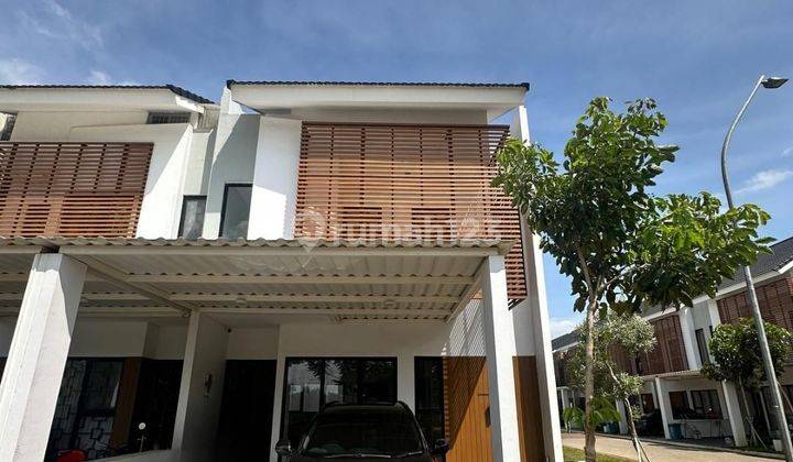 Dijua Rumah Hoek 2 ½ Attic Room The Northbend Metland Cyber Puri 1