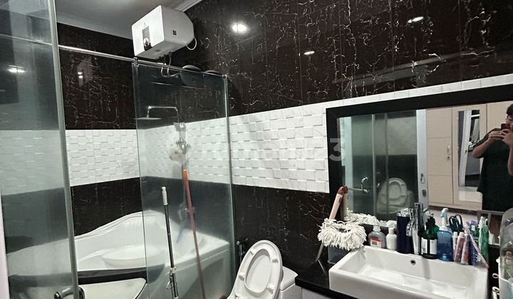 Dijual Rumah + Kost2an 3 Lt Full Furnished Kebon Jeruk Jakarta