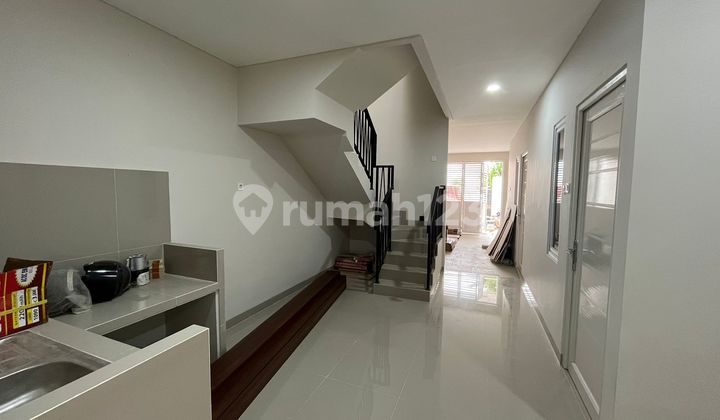 Dijual Rumah 3Lt Brand New Tomang Jakarta 2