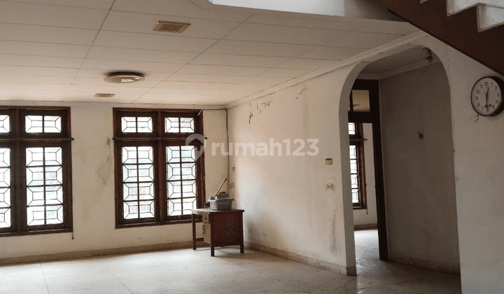 Rumah Minimalis 2 Lantai Unfurnished, SHM Butuh Renovasi 1