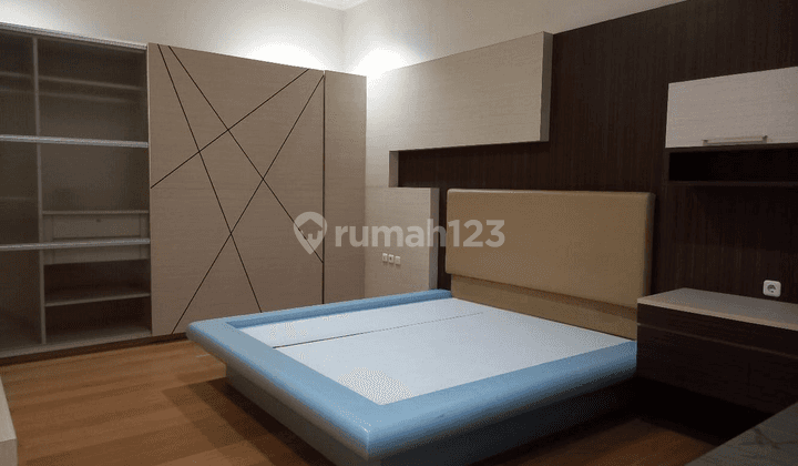 Rumah Bagus 3 Lantai Furnished, SHM Kelapa Gading 2