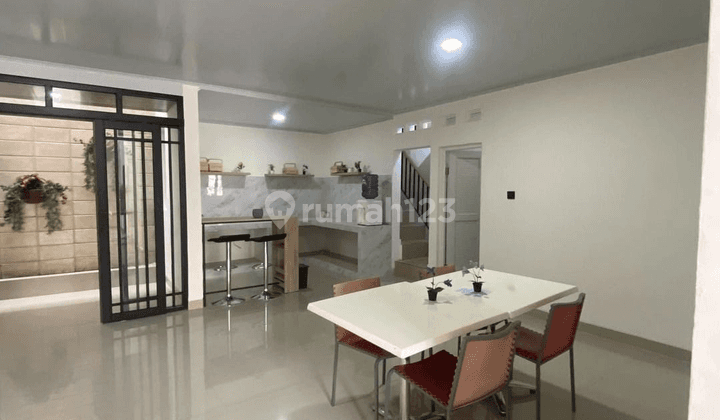 Rumah Bagus 2 Lantai Kebayoran Baru, Semi Furnished SHM 1