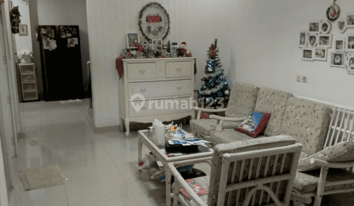 Rumah Bagus 3 Lantai Furnished, SHM Taman Ratu 2