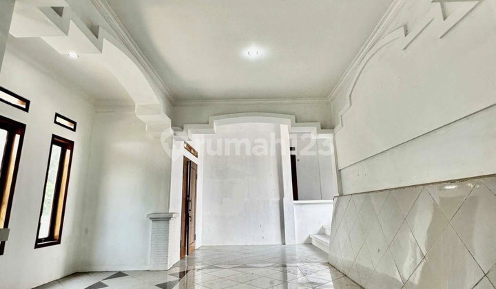 Luxury House with Swimming Pool in Cireunghas Area, Sukabumi Luxury House with Swimming Pool in Cireunghas Area, Sukabumi