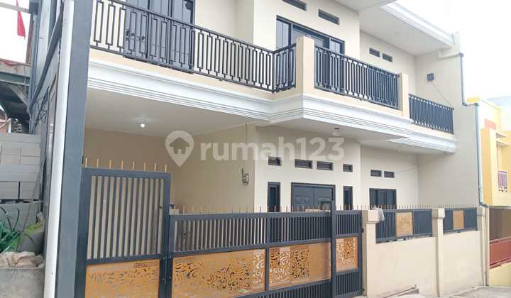 Rumah 2 Lantai Siap Huni Wilayah Sejuk di Cigadung