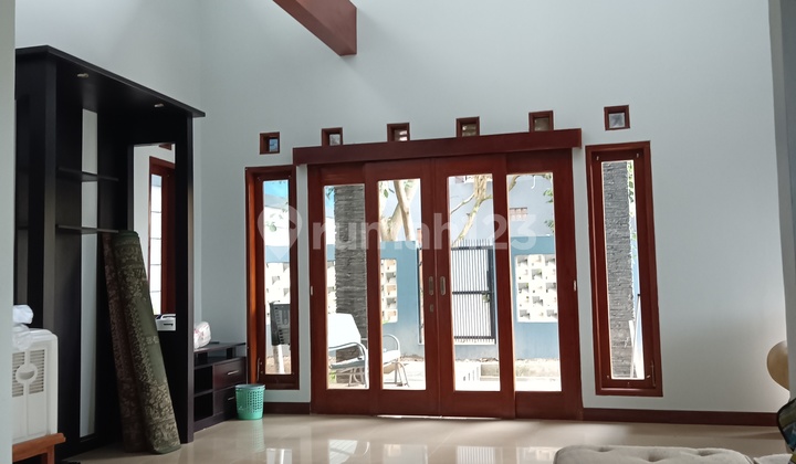 Rumah 2 Lantai Furnished Wilayah Sejuk di Bukit Ligar 2