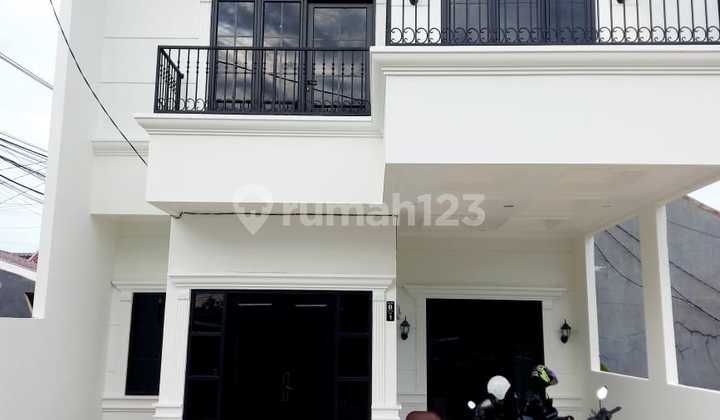 Rumah Pancoran Mas 2 Lantai Dekat Pintu Tol Akses 2 Mobil