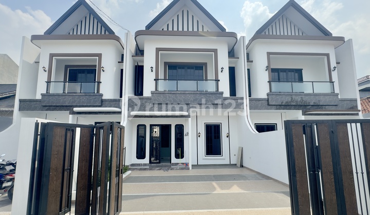 Rumah Modern Scandinavian 2 LT di Jagakarsa Luas & Mewah Dkat Tol