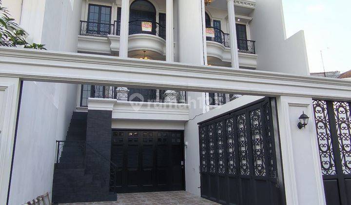 Rumah 3 Lantai di Jati Padang Classic Eropa Dekat Toll Jorr 1