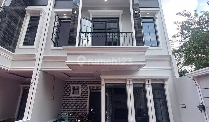 RUMAH SIAP HUNI DI JAGAKARSA 3 LANTAI AKSES JLN 2 MOBIL STRATEGIS 1