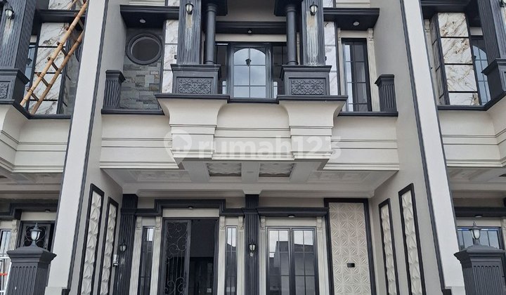 Rumah Kalimulya Cilodong American Classic 2 Lantai Dekat Stasiun