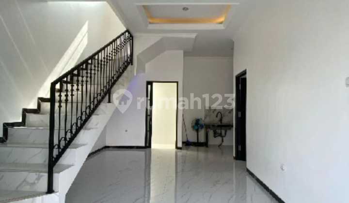 Rumah Pancoran Mas 2 Lantai Dekat Pintu Tol Akses 2 Mobil 2