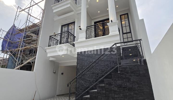 RUMAH MODERN CLASSIC CANTIK DEKAT TOL LOKASI STRATEGIS DI PEJATEN