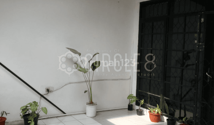 Rumah Bagus Unfurnished SHM di Taman Rahayu I Bandung 1