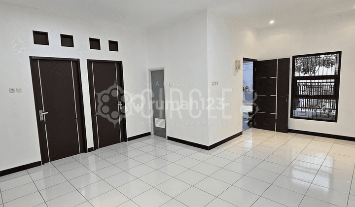 Rumah 2 Lantai Bagus Unfurnished di Taman Kopo Katapang, Bandung 1