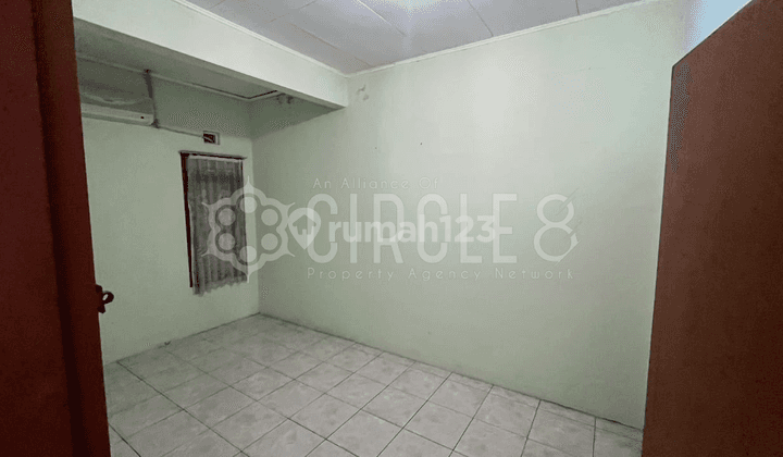 Rumah Bagus Unfurnished SHM di Taman Kopo Indah Iii, Bandung 2