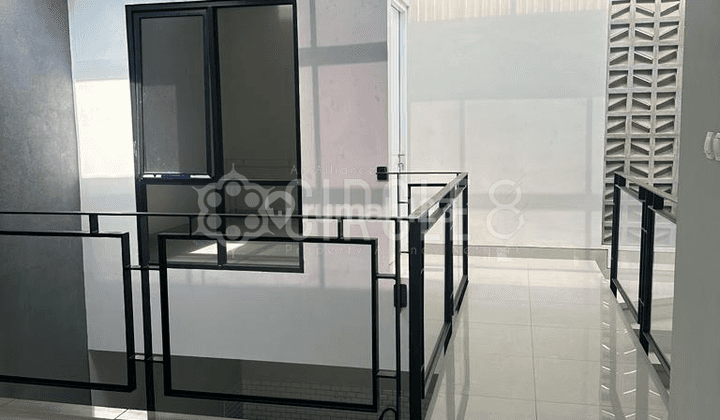 Rumah 2 Lantai Bagus Unfurnished di Taman Holis Indah I, Bandung 1