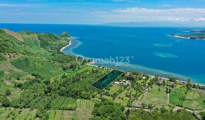 Land On The Beach In Sekotong Near Gili Asahan And Bangko Bangko Surfing Spot, There Is A Small Bungalow On The Top Of The Land  2