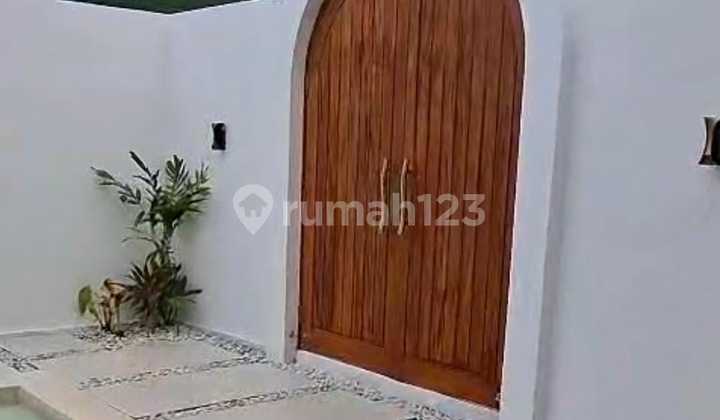 Jarak Dekat ke Pantai Lancing, Vila Costa Luna dengan ROI 14% Per Tahun Terjamin