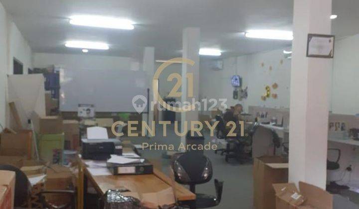 Dijual tanah luas, posisi hook, sudah ada bangunannya, bisa untuk gudang/pergudangan di perumahan di Bekasi 2