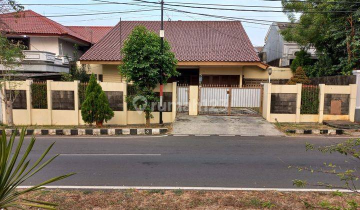 Rumah 5br Luas 595, Pinggir Jalan Raya 1