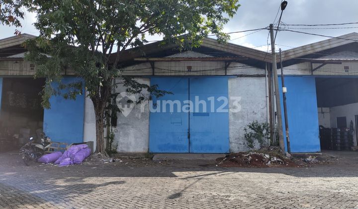 For rent: Margomulyo Permai warehouse, NO FLOODING, South facing. For rent: Margomulyo Permai warehouse, NO FLOODING, South facing.