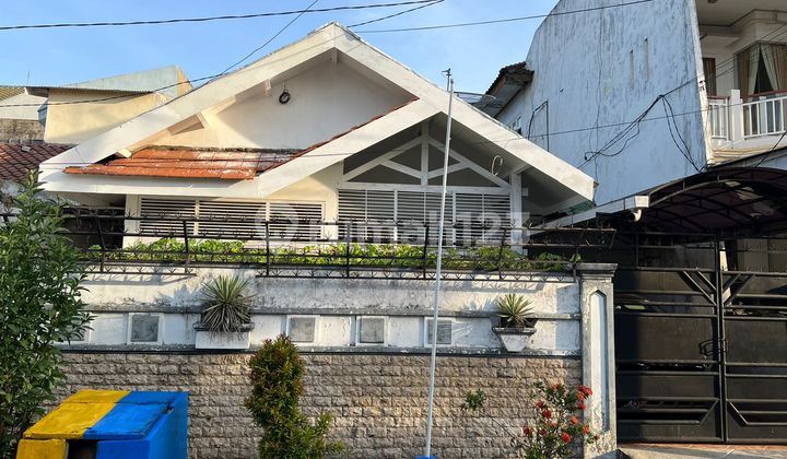 Affordable Rent, Ready to Live House Near Juanda UPN Ubaya, Semi-furnished Affordable Rent, Ready to Live House Near Juanda UPN Ubaya, Semi-furnished
