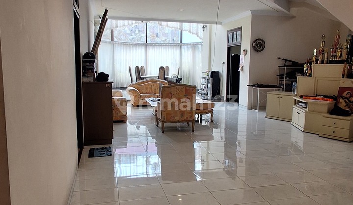 For Sale: Classic, Well-Maintained, Furnished, Ready-to-occupy House, Behind the Mall. 2