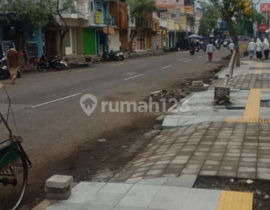 Rarely Available Shop House for Rent, Strategically Located in the Business Center, Steps Away from the City Square 2