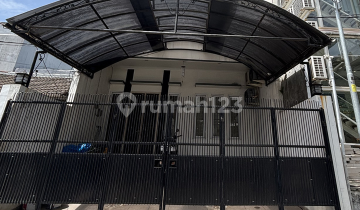 Rumah 3 Lantai Full Bangunan di Kelapa Gading - 6 Kamar + Rooftop Luas, Harga Cuma 3 M Rumah 3 Lantai Full Bangunan di Kelapa Gading - 6 Kamar + Rooftop Luas, Harga Cuma 3 M