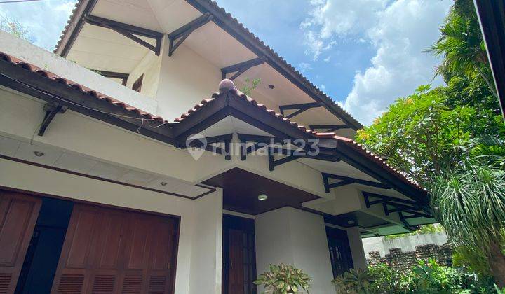 Dijual Rumah 2 Lantai Classic Area Gatot Subroto 1