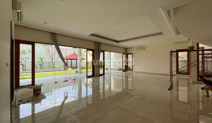 Disewakan Rumah Modern Tropical di Pejaten 2