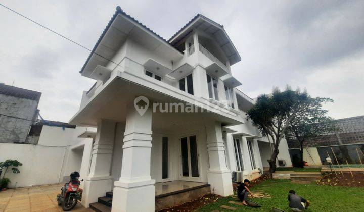 Rumah Disewakan di Kemang 2