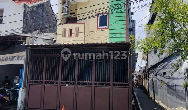 Disewakan Ruko Strategis Lantai 1 Area Keadilan Glodok, Jakarta Barat Disewakan Ruko Strategis Lantai 1 Area Keadilan Glodok, Jakarta Barat